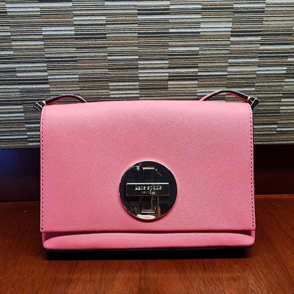 NWOT Kate Spade Pink Turn Lock Crossbody Bag - Picture 1 of 4